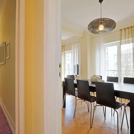 Almirante 77 아파트