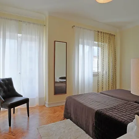 Appartamento Almirante 77 *